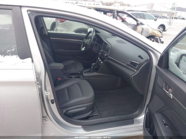 2020 HYUNDAI ELANTRA 5NPD84LF0LH551974 Photo 4