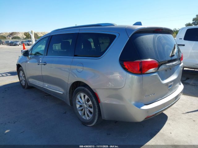 2019 CHRYSLER PACIFICA 2C4RC1BG6KR539732 Photo 2