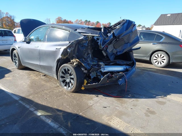 2023 TESLA MODEL Y 7SAYGAEE0PF710166 Photo 2