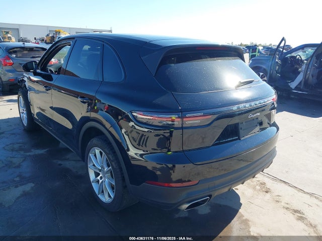 2020 PORSCHE CAYENNE WP1AA2AY3LDA07215 Photo 2
