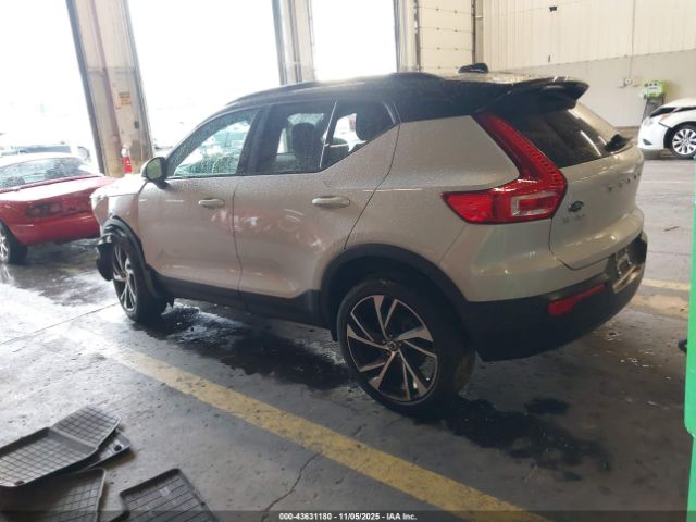 2021 VOLVO XC40 YV4162UM9M2608943 Photo 2