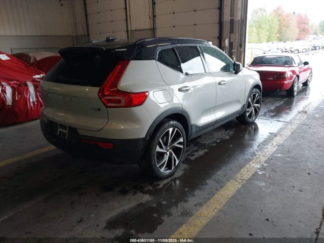 2021 VOLVO XC40 YV4162UM9M2608943 Photo 3