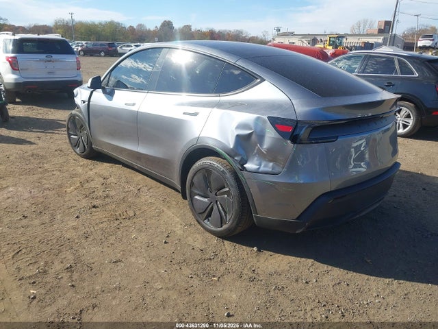 2026 TESLA MODEL Y 7SAYGDED4TA459877 Photo 2