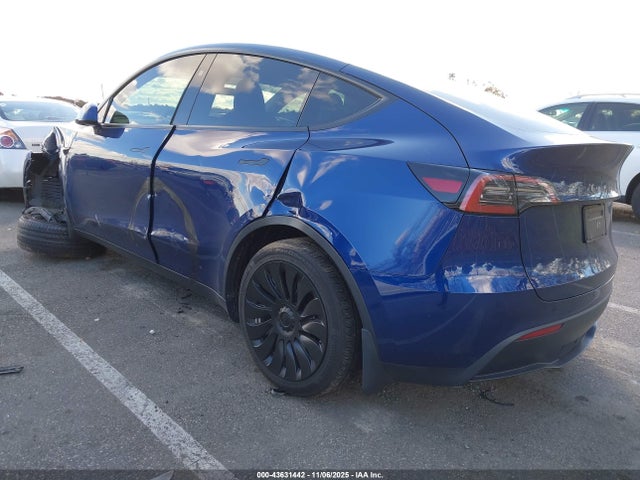 2023 TESLA MODEL Y 7SAYGDEE7PF814879 Photo 2