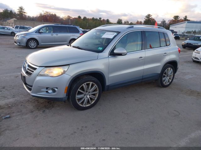 2011 VOLKSWAGEN TIGUAN WVGBV7AX9BW512463 Photo 1
