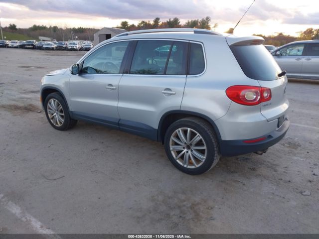 2011 VOLKSWAGEN TIGUAN WVGBV7AX9BW512463 Photo 2