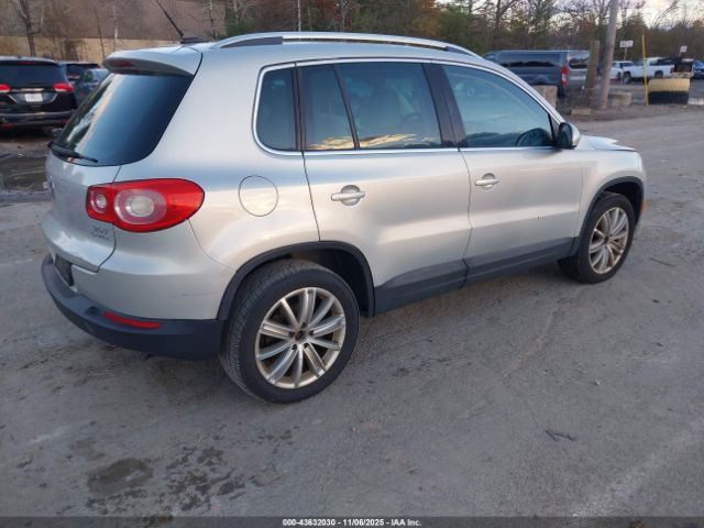 2011 VOLKSWAGEN TIGUAN WVGBV7AX9BW512463 Photo 3