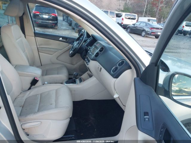 2011 VOLKSWAGEN TIGUAN WVGBV7AX9BW512463 Photo 4