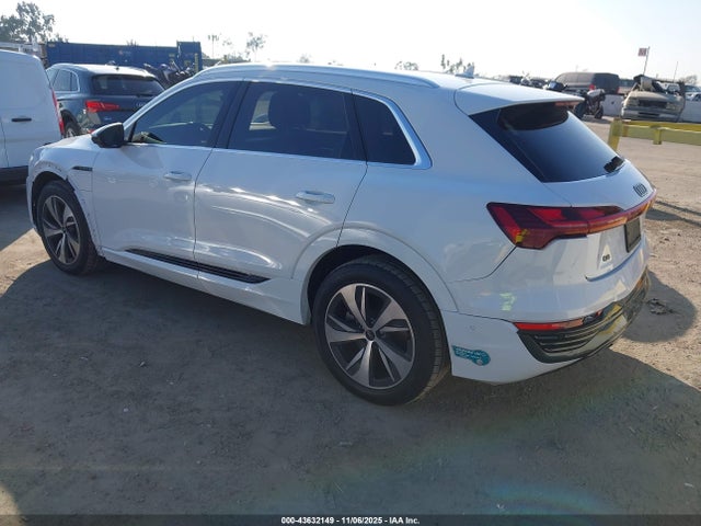 2024 AUDI Q8 E-TRON WA15AAGE5RB034943 Photo 2