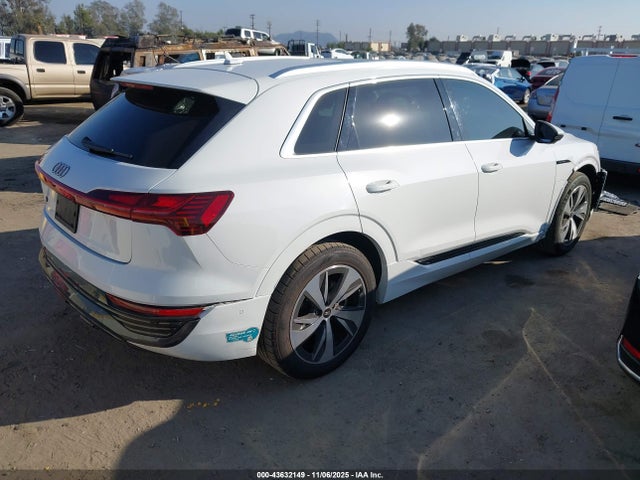 2024 AUDI Q8 E-TRON WA15AAGE5RB034943 Photo 3