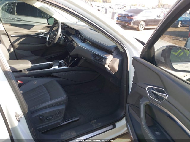 2024 AUDI Q8 E-TRON WA15AAGE5RB034943 Photo 4