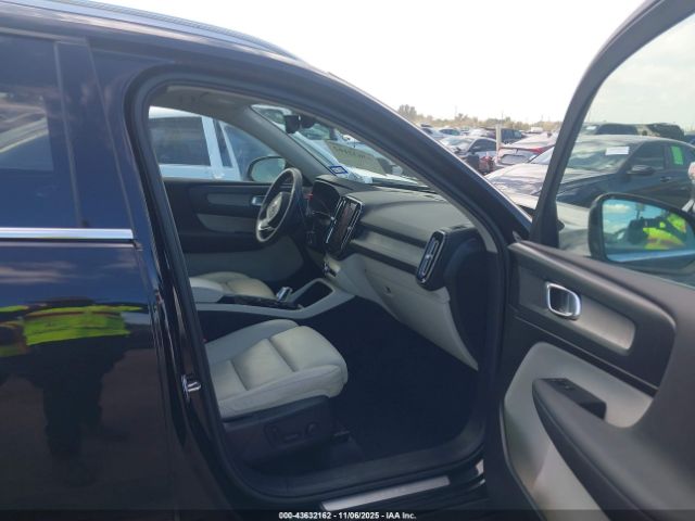 2023 VOLVO XC40 YV4L12UN4P2916042 Photo 4