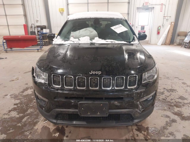 2018 Jeep Compass Latitude 4x4 მანქანა იყიდება აუქციონზე, vin: 3C4NJDBB7JT199707, აუქციონის ნომერი: 43632390