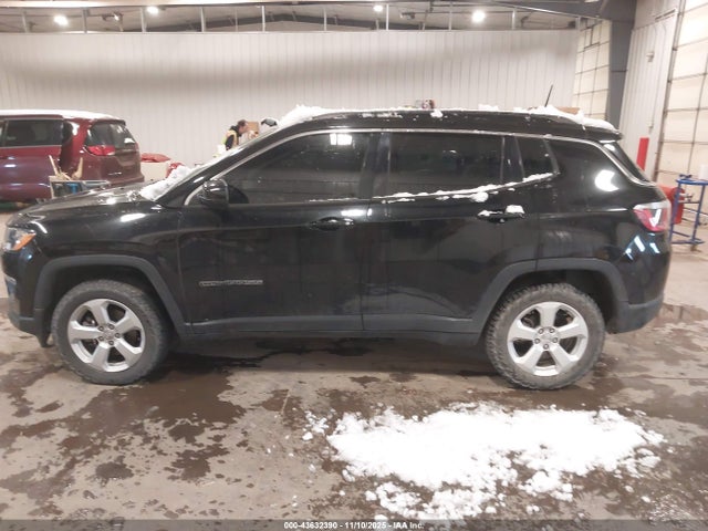 2018 Jeep Compass Latitude 4x4 მანქანა იყიდება აუქციონზე, vin: 3C4NJDBB7JT199707, აუქციონის ნომერი: 43632390