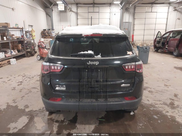 2018 Jeep Compass Latitude 4x4 მანქანა იყიდება აუქციონზე, vin: 3C4NJDBB7JT199707, აუქციონის ნომერი: 43632390