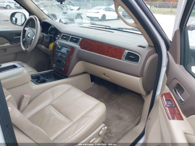 2011 CHEVROLET TAHOE 1GNSKBE00BR213883 Photo 4