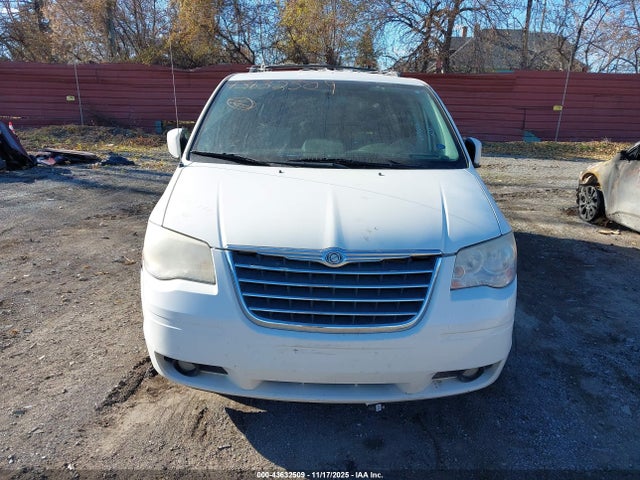 43632509 :رقم المزاد ، 2A4RR8D12AR427616 vin ، 2010 Chrysler Town & Country Touring Plus مزاد بيع