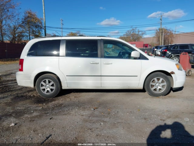 43632509 :رقم المزاد ، 2A4RR8D12AR427616 vin ، 2010 Chrysler Town & Country Touring Plus مزاد بيع