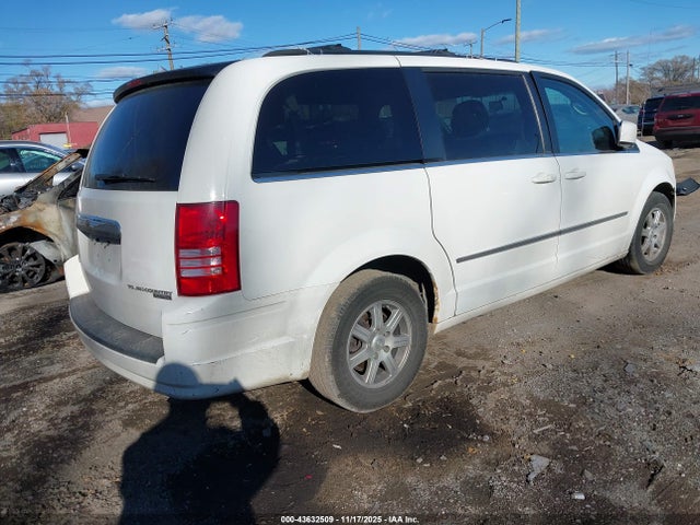 43632509 :رقم المزاد ، 2A4RR8D12AR427616 vin ، 2010 Chrysler Town & Country Touring Plus مزاد بيع