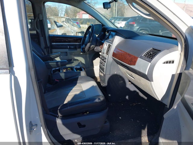 43632509 :رقم المزاد ، 2A4RR8D12AR427616 vin ، 2010 Chrysler Town & Country Touring Plus مزاد بيع