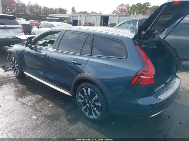 2025 VOLVO V60 CROSS COUNTRY YV4L12WL9S2147185 Photo 2