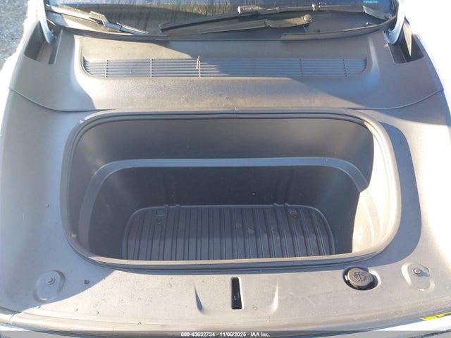 2026 TESLA MODEL Y 7SAYGDED3TA477884 Photo 9