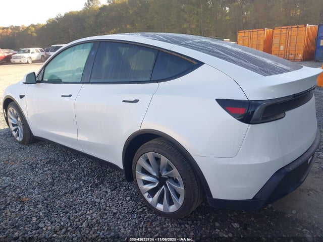2026 TESLA MODEL Y 7SAYGDED3TA477884 Photo 2