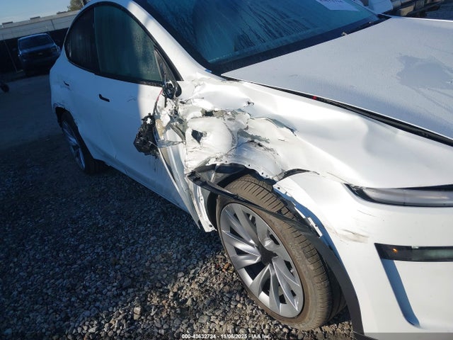 2026 TESLA MODEL Y 7SAYGDED3TA477884 Photo 5