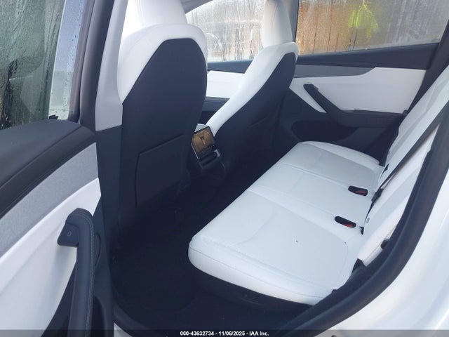 2026 TESLA MODEL Y 7SAYGDED3TA477884 Photo 7