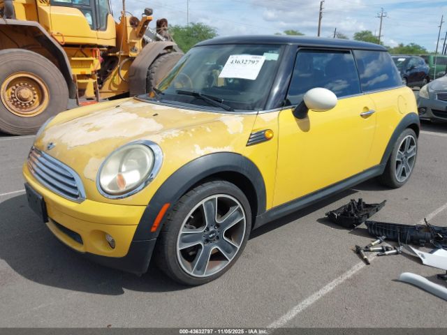 2008 MINI COOPER WMWMF335X8TT61400 Photo 1
