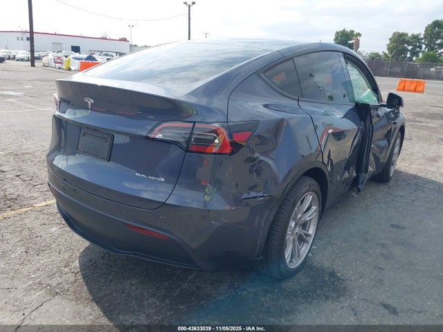2023 TESLA MODEL Y 7SAYGDEE1PA208653 Photo 3