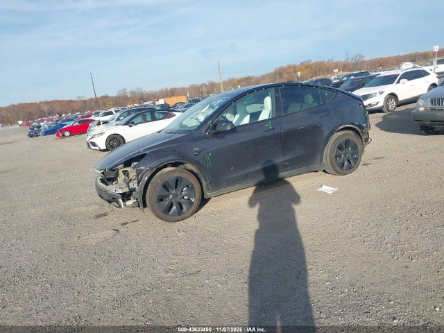 2024 TESLA MODEL Y 7SAYGAEEXRF176838 Photo 1