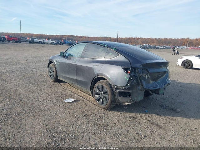 2024 TESLA MODEL Y 7SAYGAEEXRF176838 Photo 2