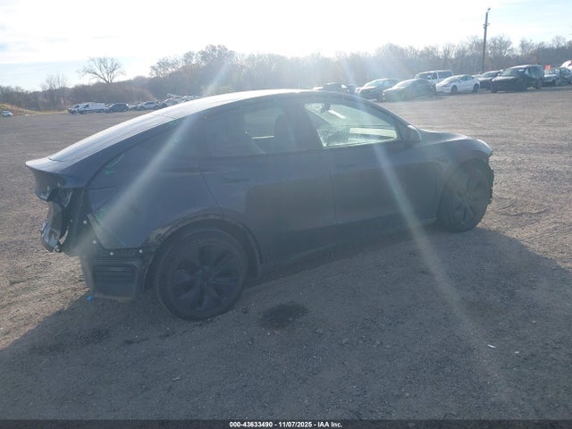 2024 TESLA MODEL Y 7SAYGAEEXRF176838 Photo 3