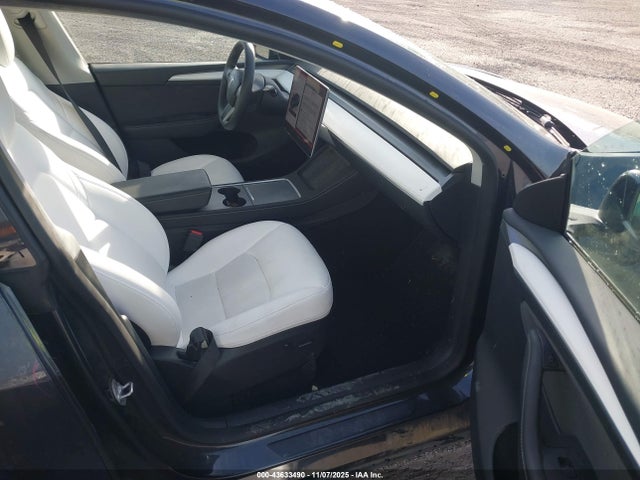 2024 TESLA MODEL Y 7SAYGAEEXRF176838 Photo 4