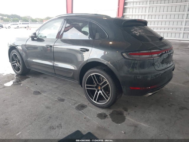 2021 PORSCHE MACAN WP1AA2A53MLB11815 Photo 2
