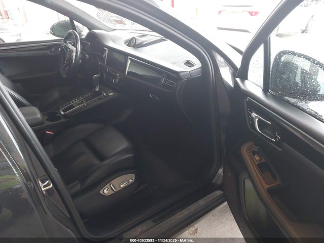 2021 PORSCHE MACAN WP1AA2A53MLB11815 Photo 4
