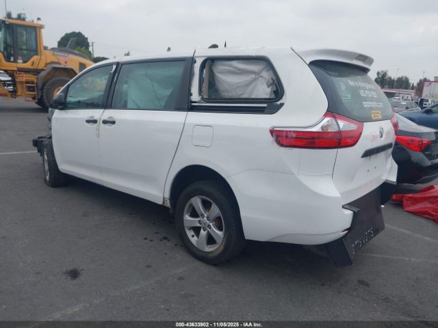 2017 TOYOTA SIENNA 5TDZZ3DC6HS773454 Photo 2