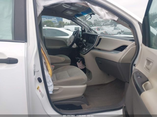 2017 TOYOTA SIENNA 5TDZZ3DC6HS773454 Photo 4