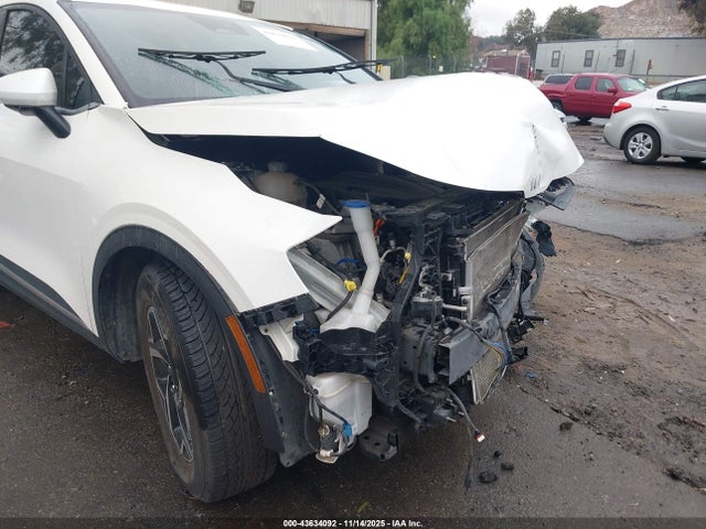 KNDPU3AF2P7076585 KIA Sportage Lx