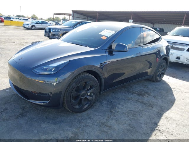 2024 TESLA MODEL Y 7SAYGAEE2RF080945 Photo 1
