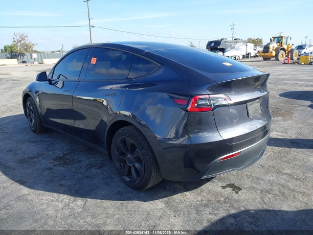 2024 TESLA MODEL Y 7SAYGAEE2RF080945 Photo 2