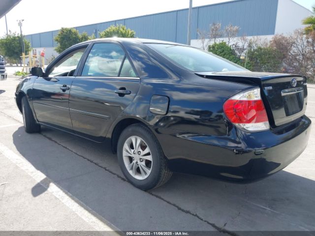 2005 TOYOTA CAMRY 4T1BF32K45U619039 Photo 2