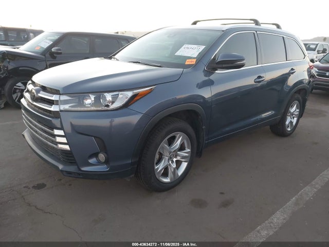 Toyota Highlander Limited 2017 5TDDZRFH5HS427384 Image 2