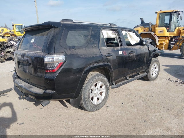2024 TOYOTA 4RUNNER JTENU5JR8R6266652 Photo 3