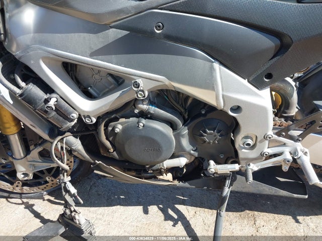 2021 APRILIA RSV4 ZD4KYUA07MS000311 Photo 8