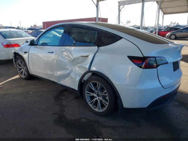 2023 TESLA MODEL Y 7SAYGDEE4PF620004 Photo 2