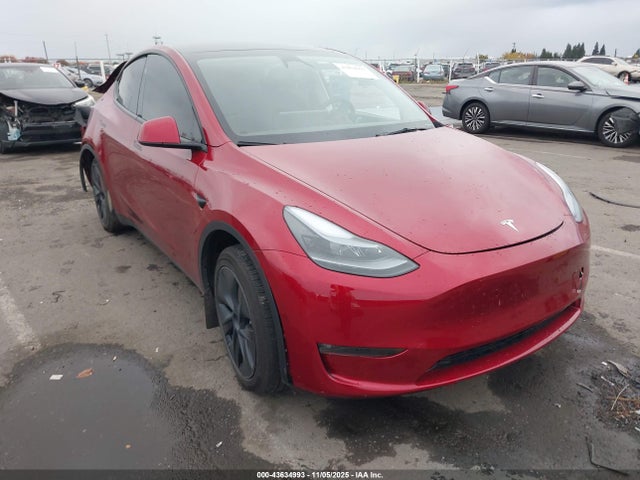 2024 TESLA MODEL Y 7SAYGAEE0RF149440 Photo 0