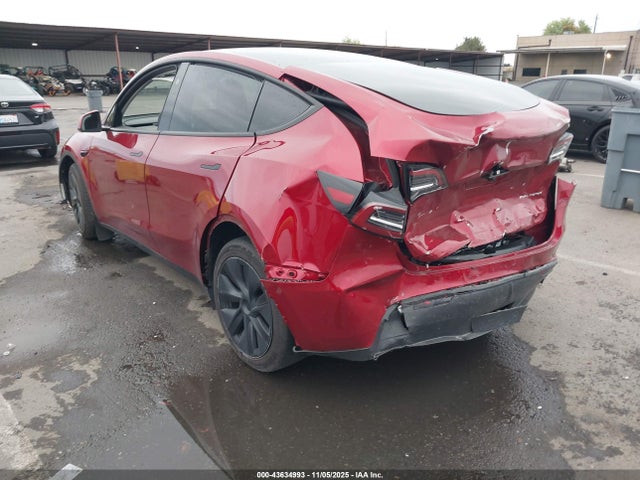 2024 TESLA MODEL Y 7SAYGAEE0RF149440 Photo 2