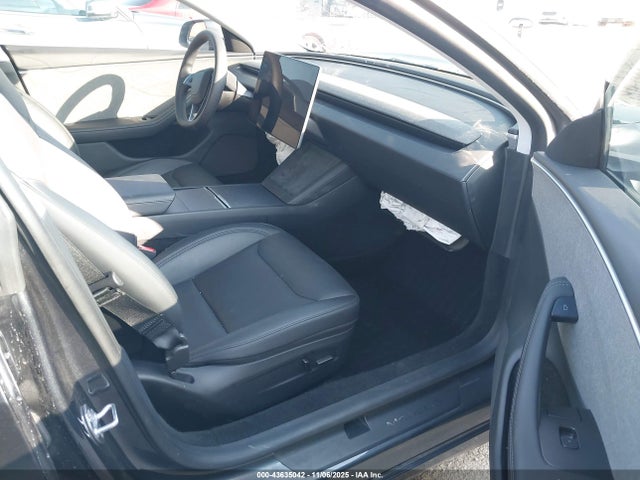 2025 TESLA MODEL 3 5YJ3E1EA4SF999653 Photo 4